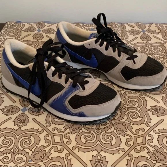 Nike Air Vengeance Sneakers Women’s 9.5 / Men’s 8 - Picture 2 of 11